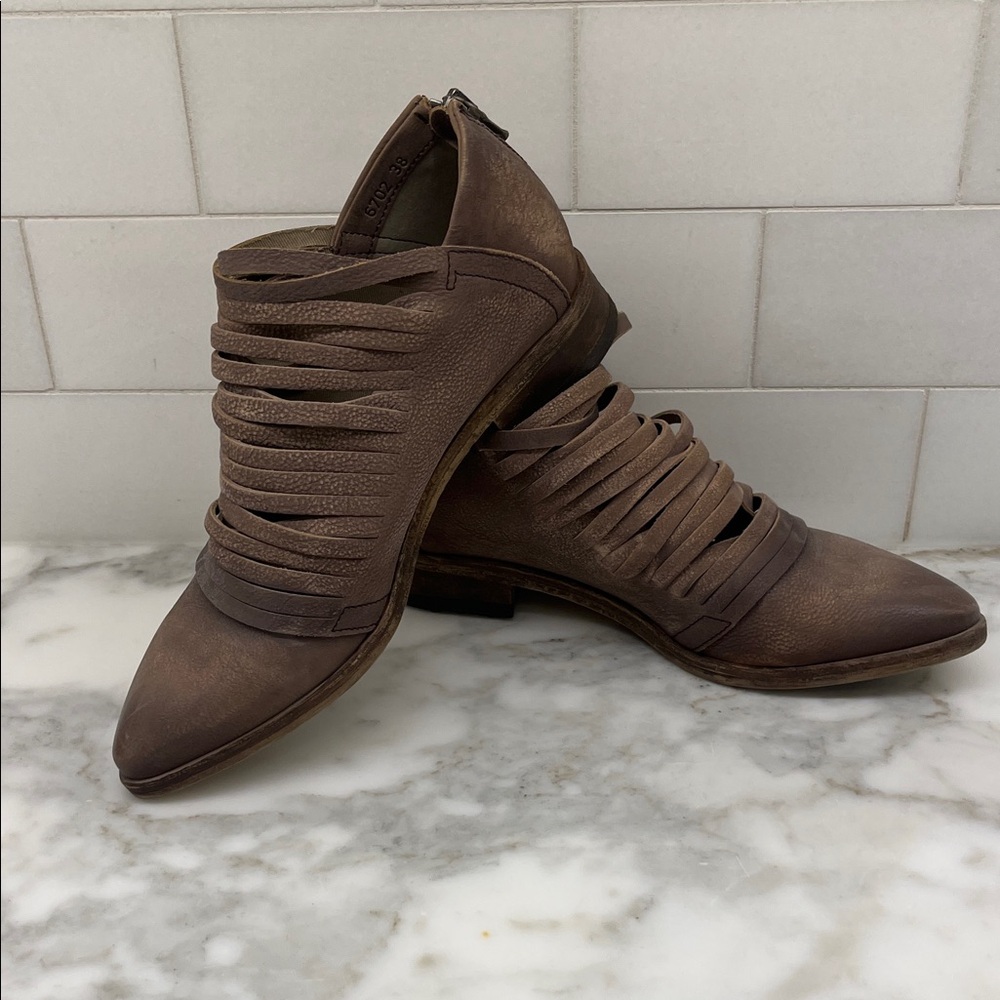 Free People, brown distressed leather, size 38 (USA - Women's 8)